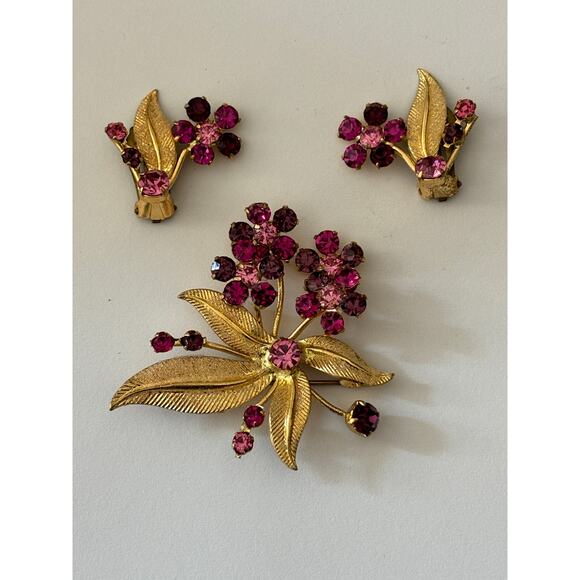 Austria Vintage Rhinestone Brooch Clip On Earrings Set Signed Pink Gold Tone - Picture 1 of 4